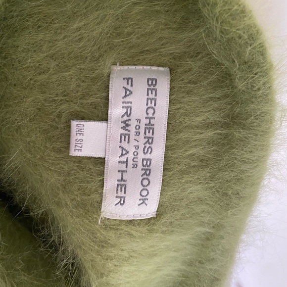 Angora Apple Green Stole - Picture 3 of 5